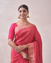 alt message - Mohey Women Rani Pink Patterned Saree image number 1