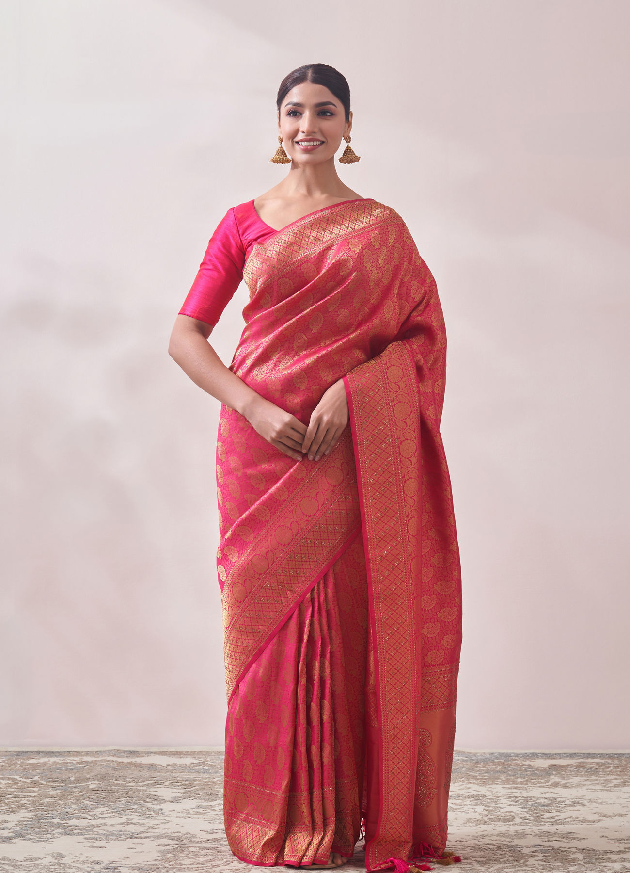 Mohey Women Rani Pink Patterned Saree