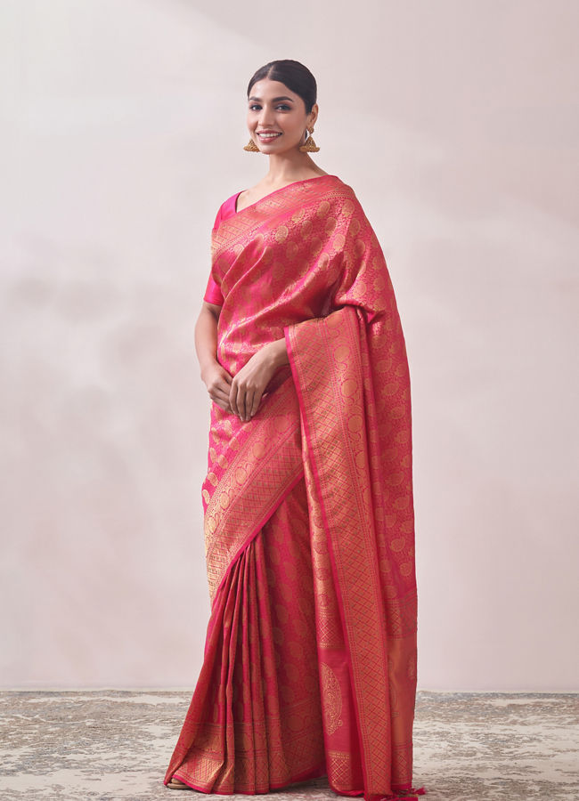 Rani Pink Patterned Saree image number 3
