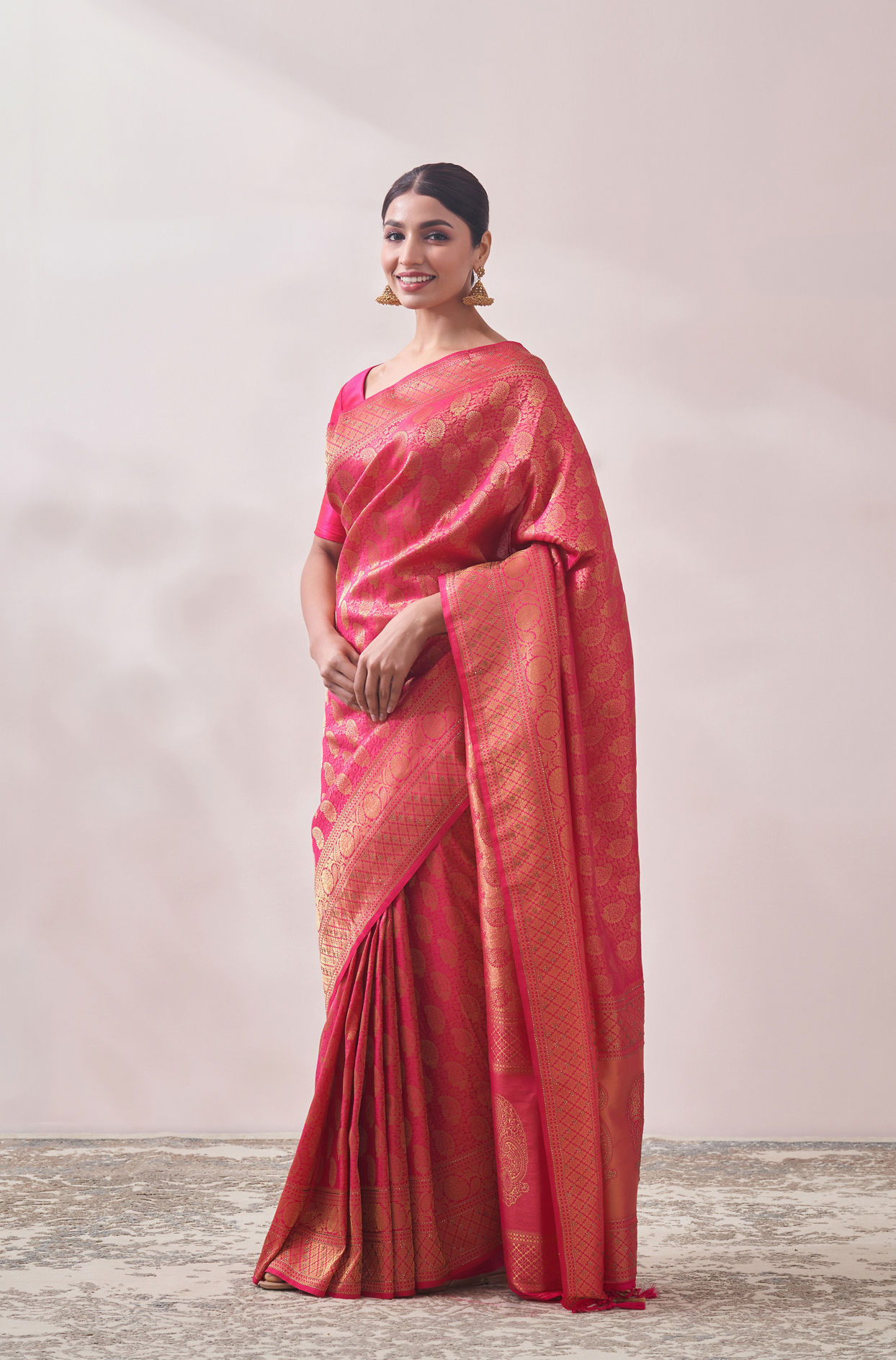 Rani Pink Patterned Saree image number 3