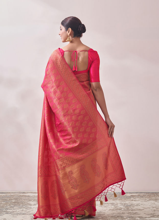 Rani Pink Patterned Saree image number 2