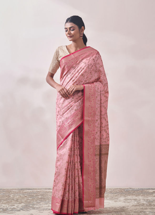 alt message - Mohey Women Light Pink Patterned Saree image number 0