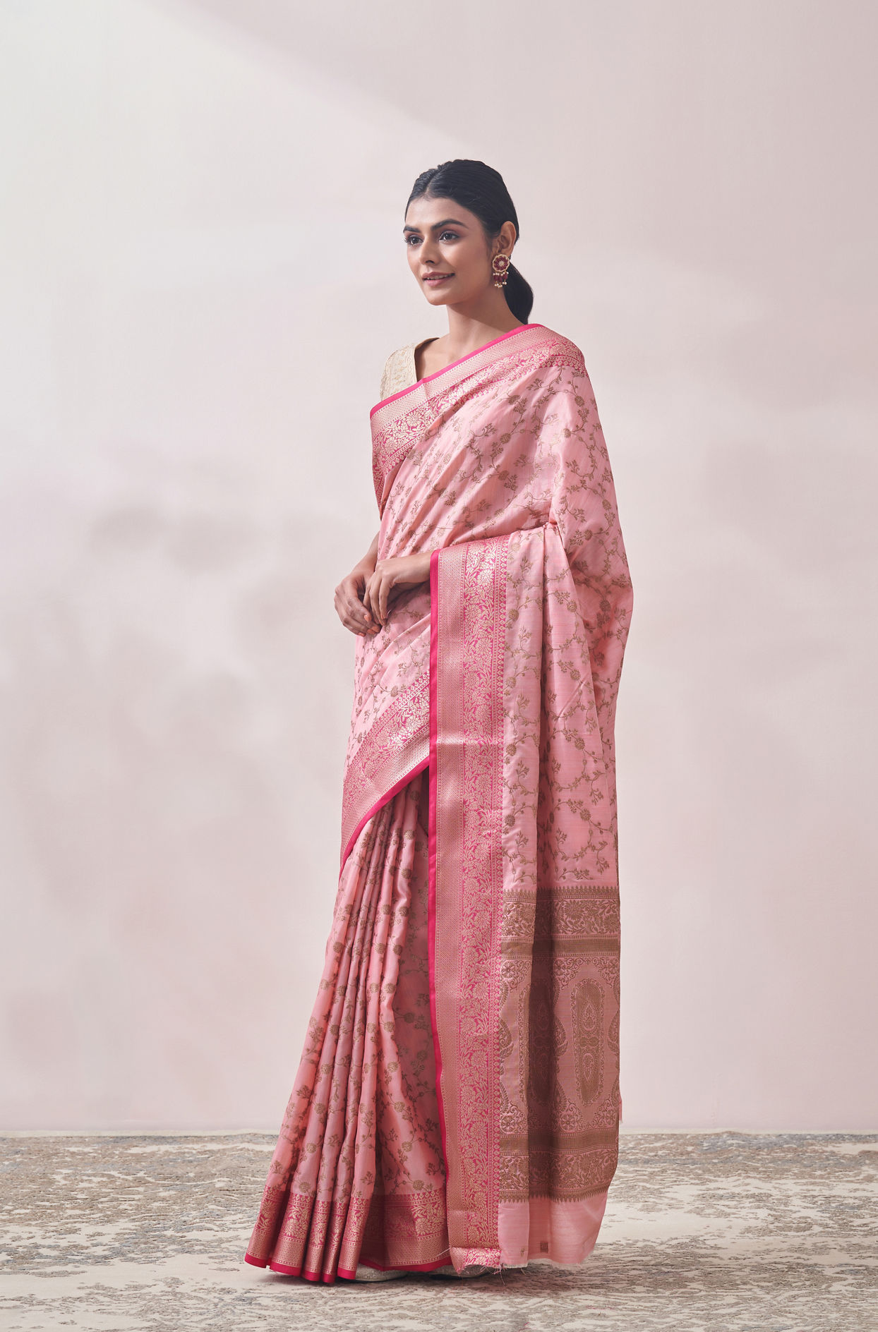 Mohey Women Light Pink Patterned Saree