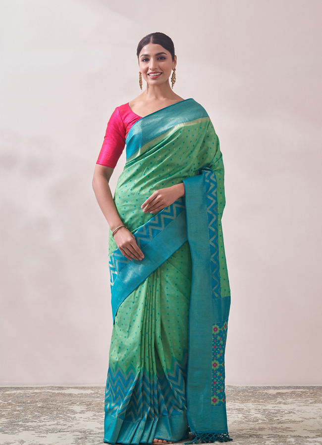 alt message - Mohey Women Light Green Booti Work Saree image number 0