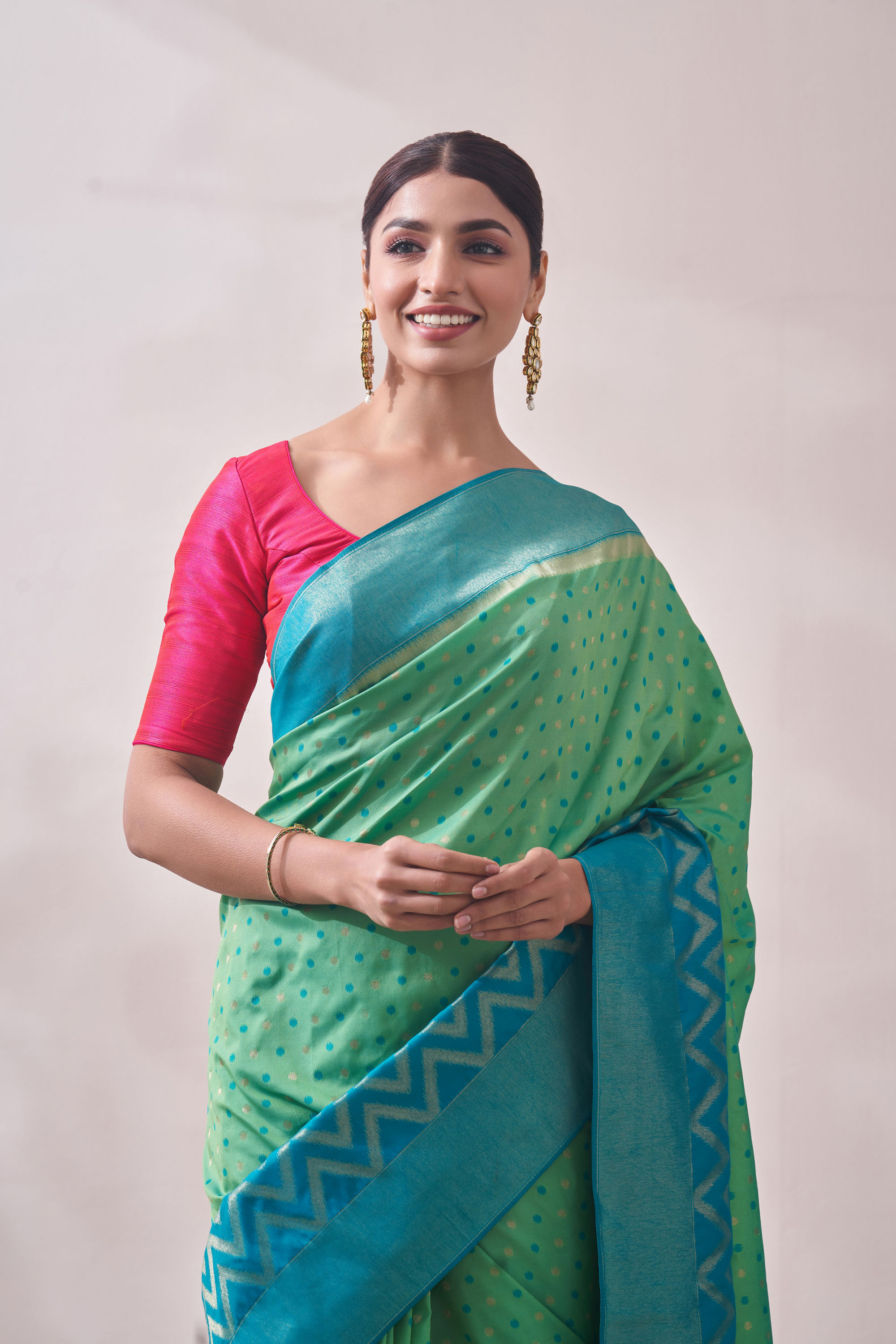 Mohey Women Light Green Booti Work Saree