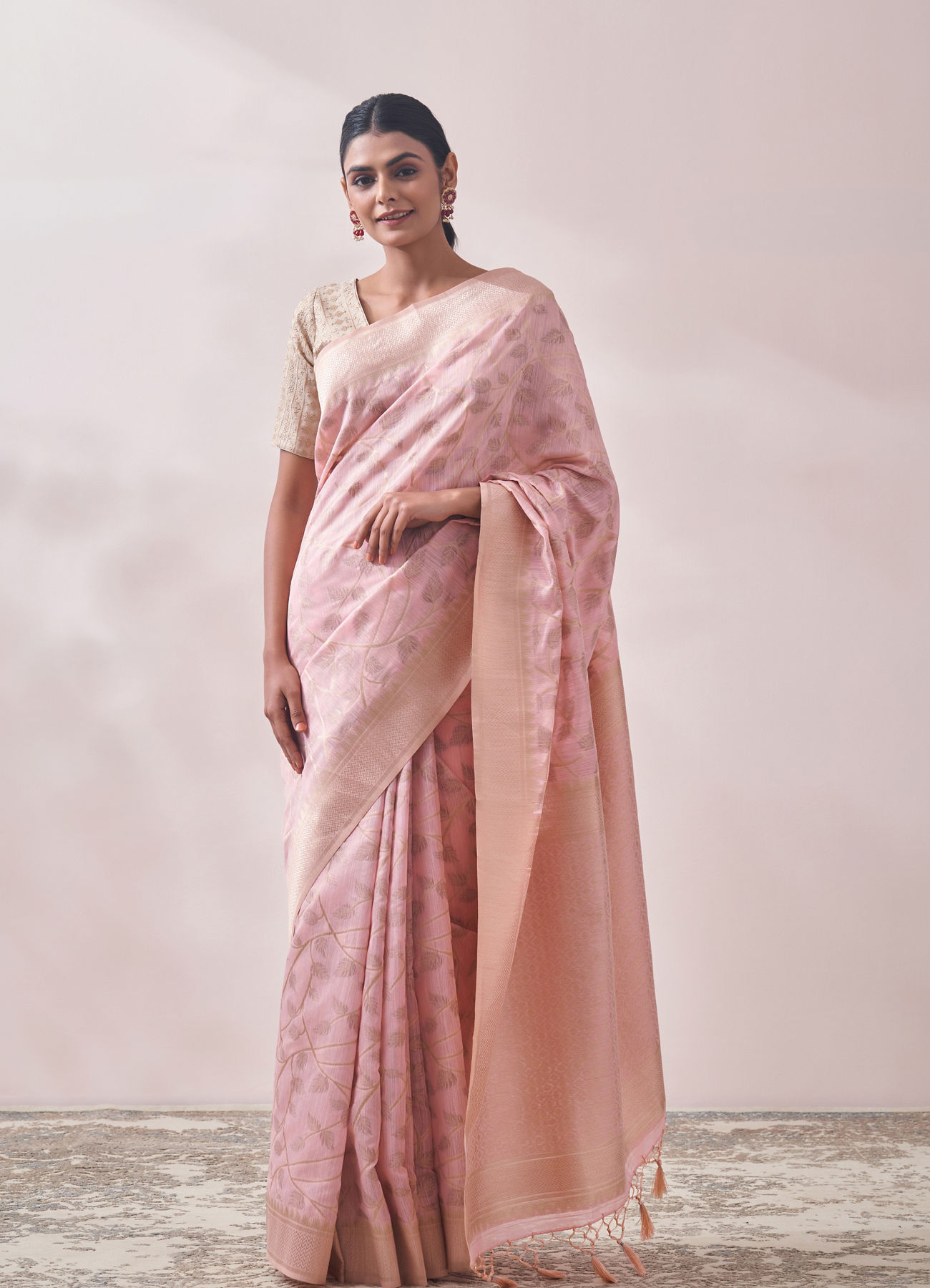 Mohey Women Light Pink Printed Saree