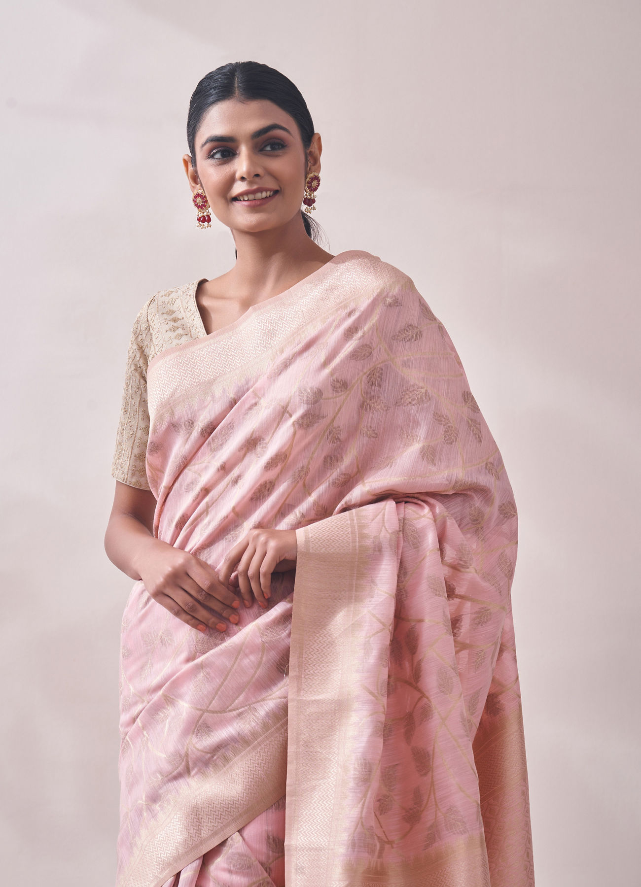 Mohey Women Light Pink Printed Saree