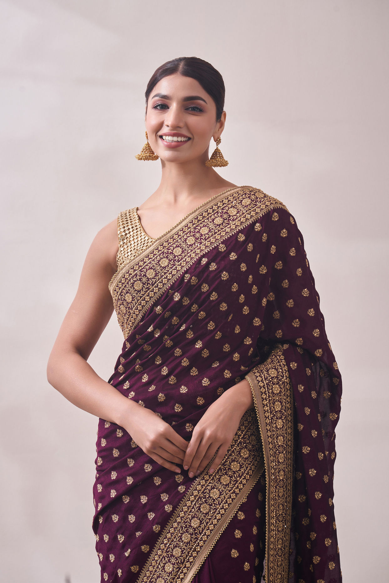 alt message - Mohey Women Wine Patterned Saree image number 1