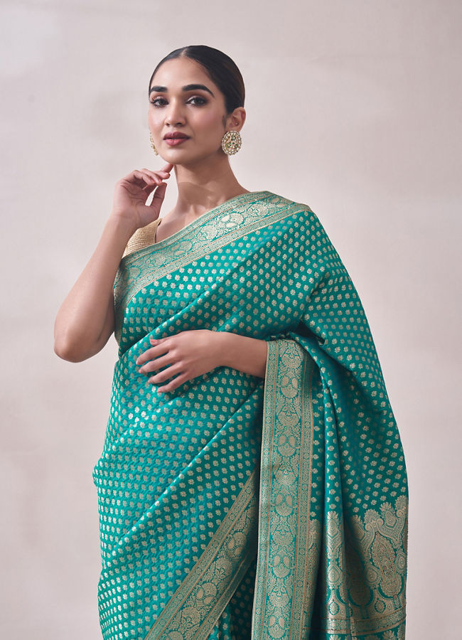 alt message - Mohey Women Rama Green Patterned Saree image number 1