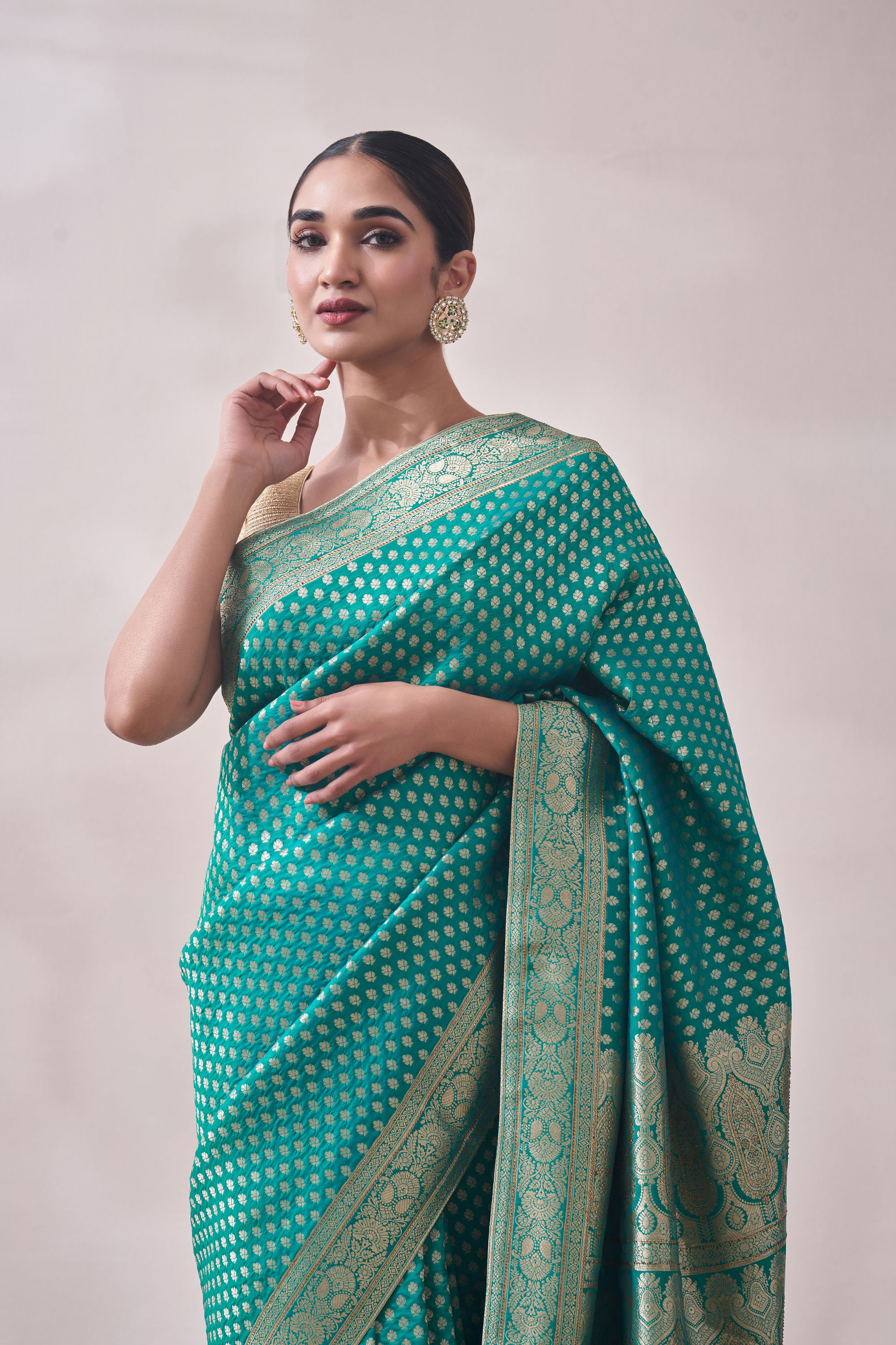 Mohey Women Rama Green Patterned Saree