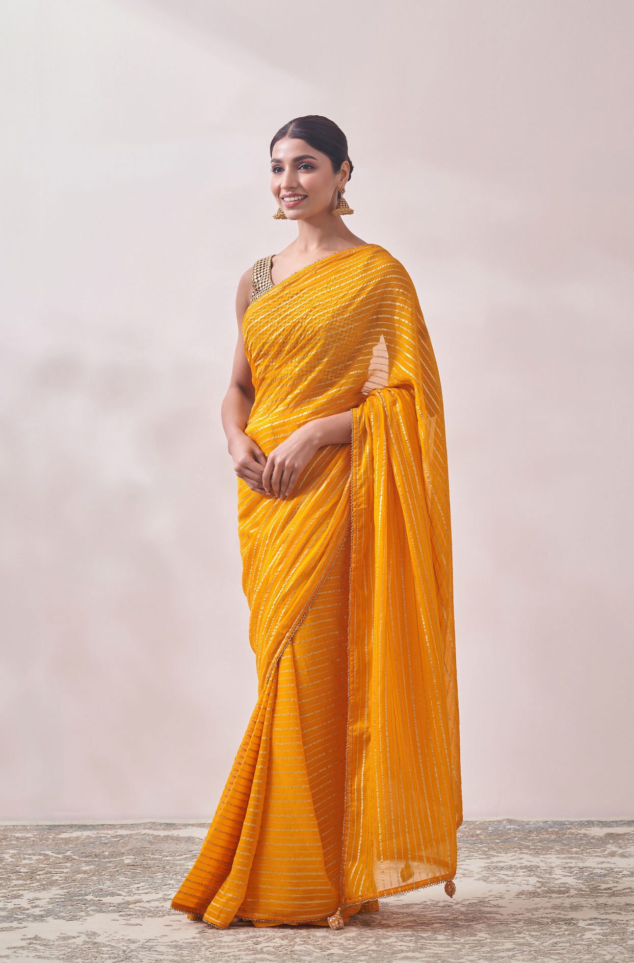 Mohey Women Mustard Yellow Patterned Saree image number 3