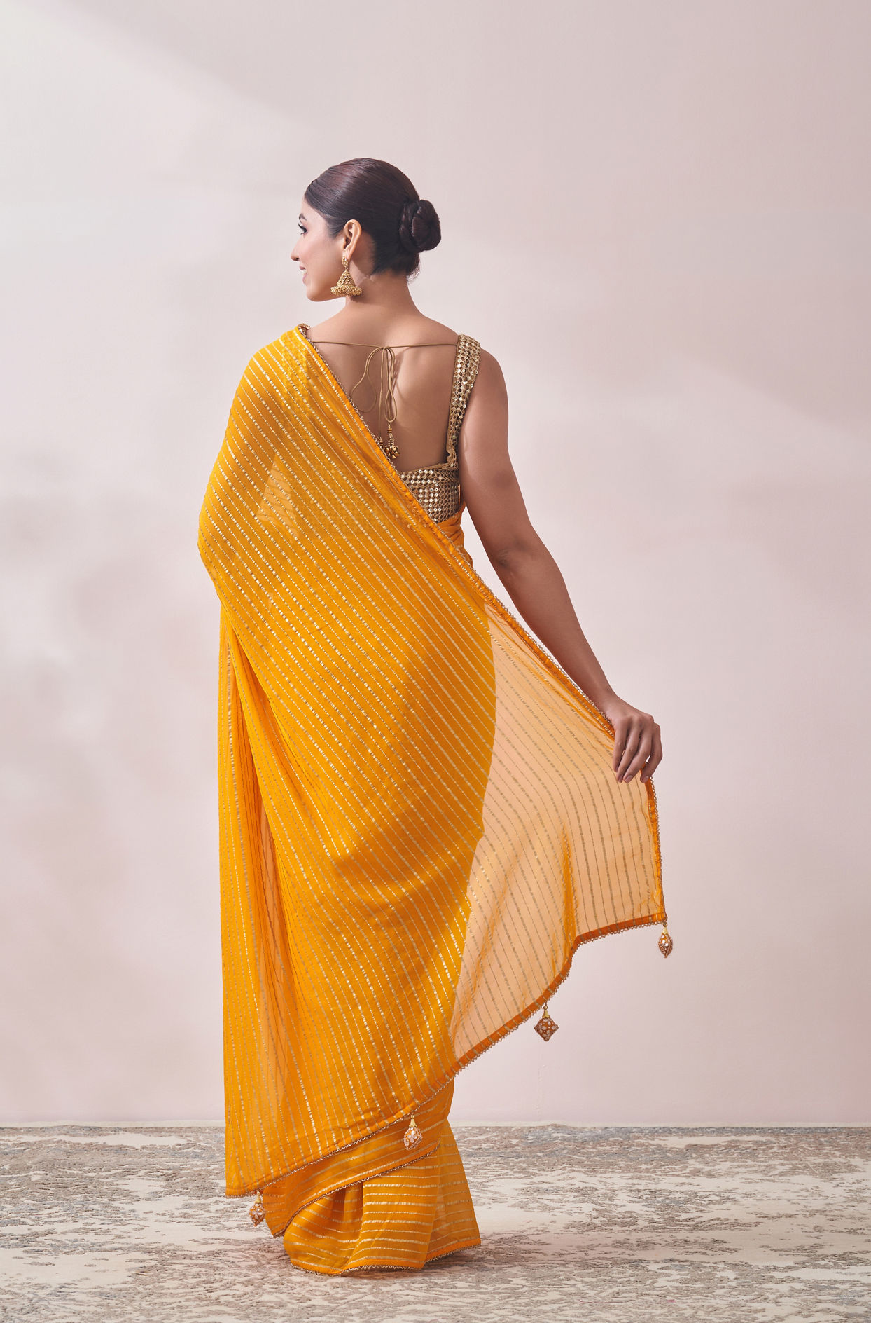 Mohey Women Mustard Yellow Patterned Saree image number 2