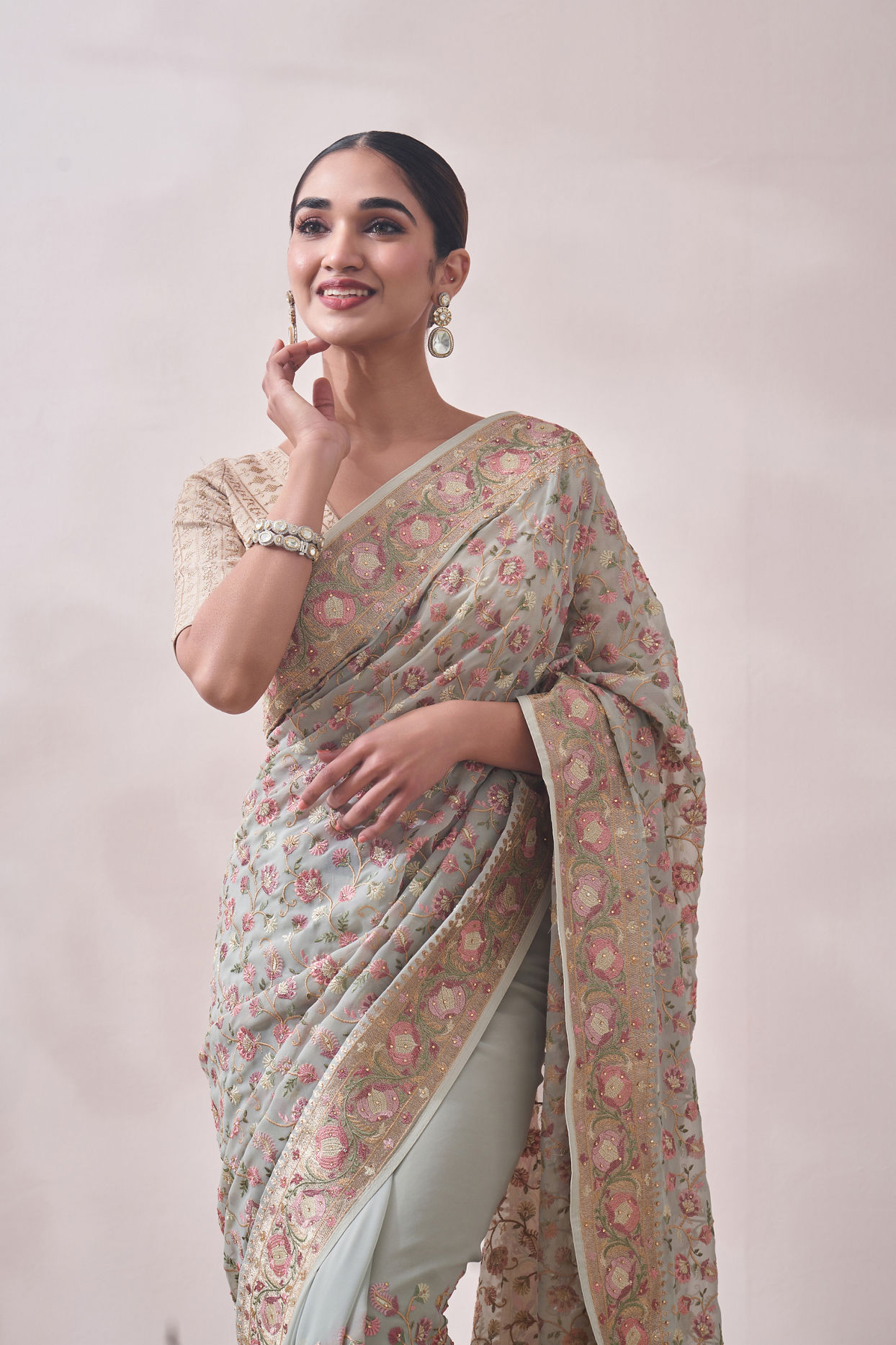 alt message - Mohey Women Light Turquoise Saree with Multicoloured Border image number 0