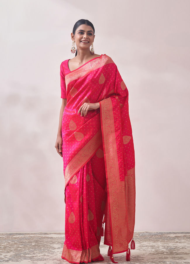 alt message - Mohey Women Rani Pink Patterned Saree image number 0