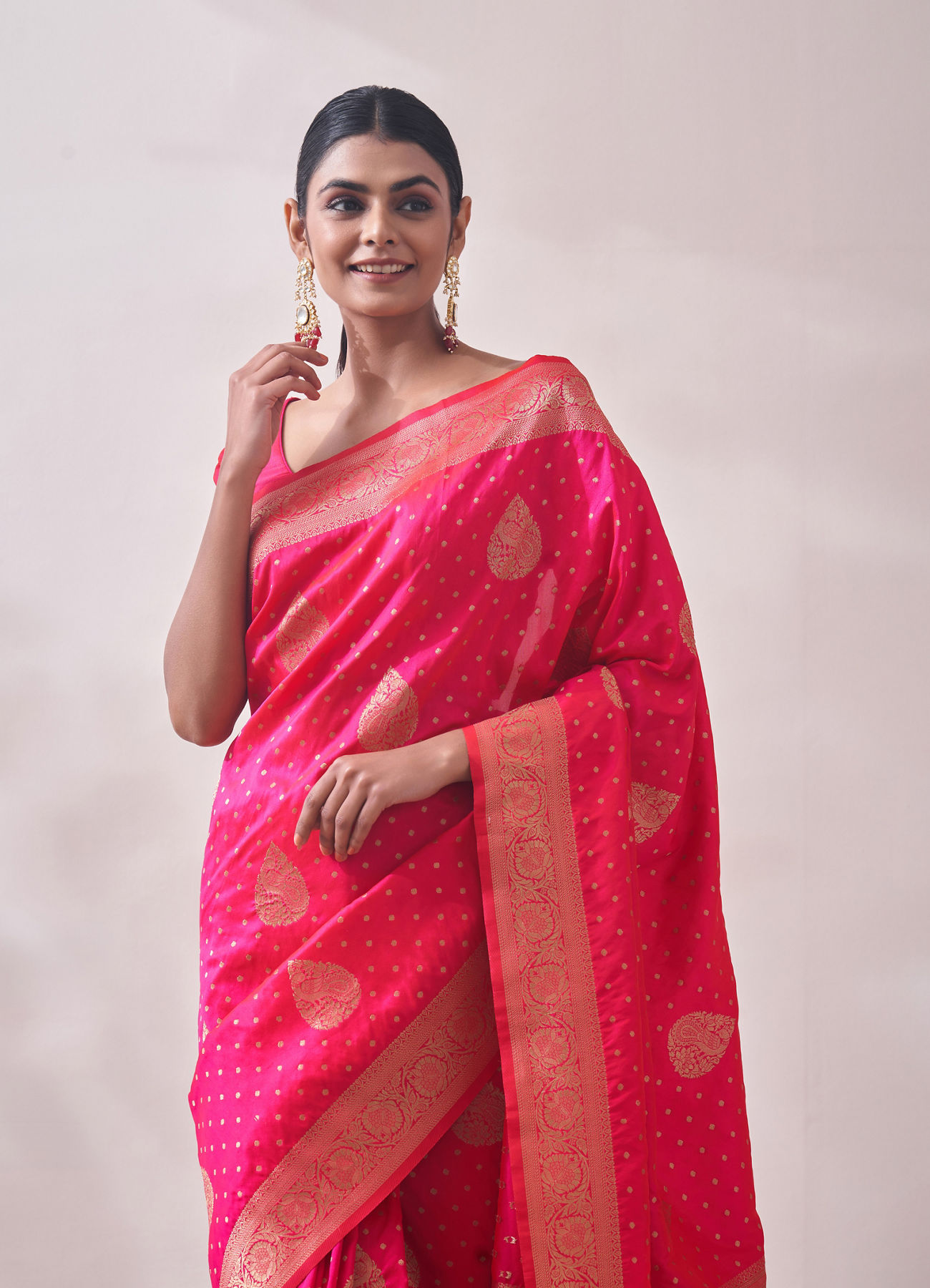 Mohey Women Rani Pink Patterned Saree