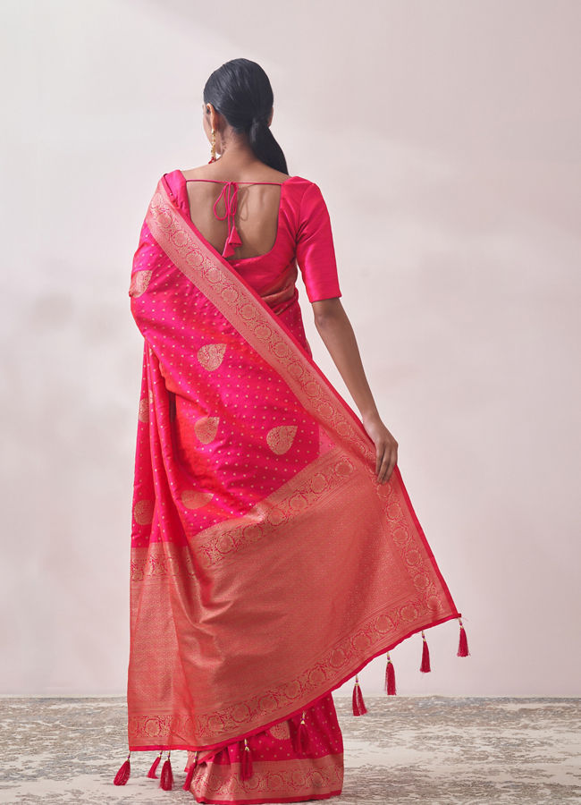 alt message - Mohey Women Rani Pink Patterned Saree image number 2