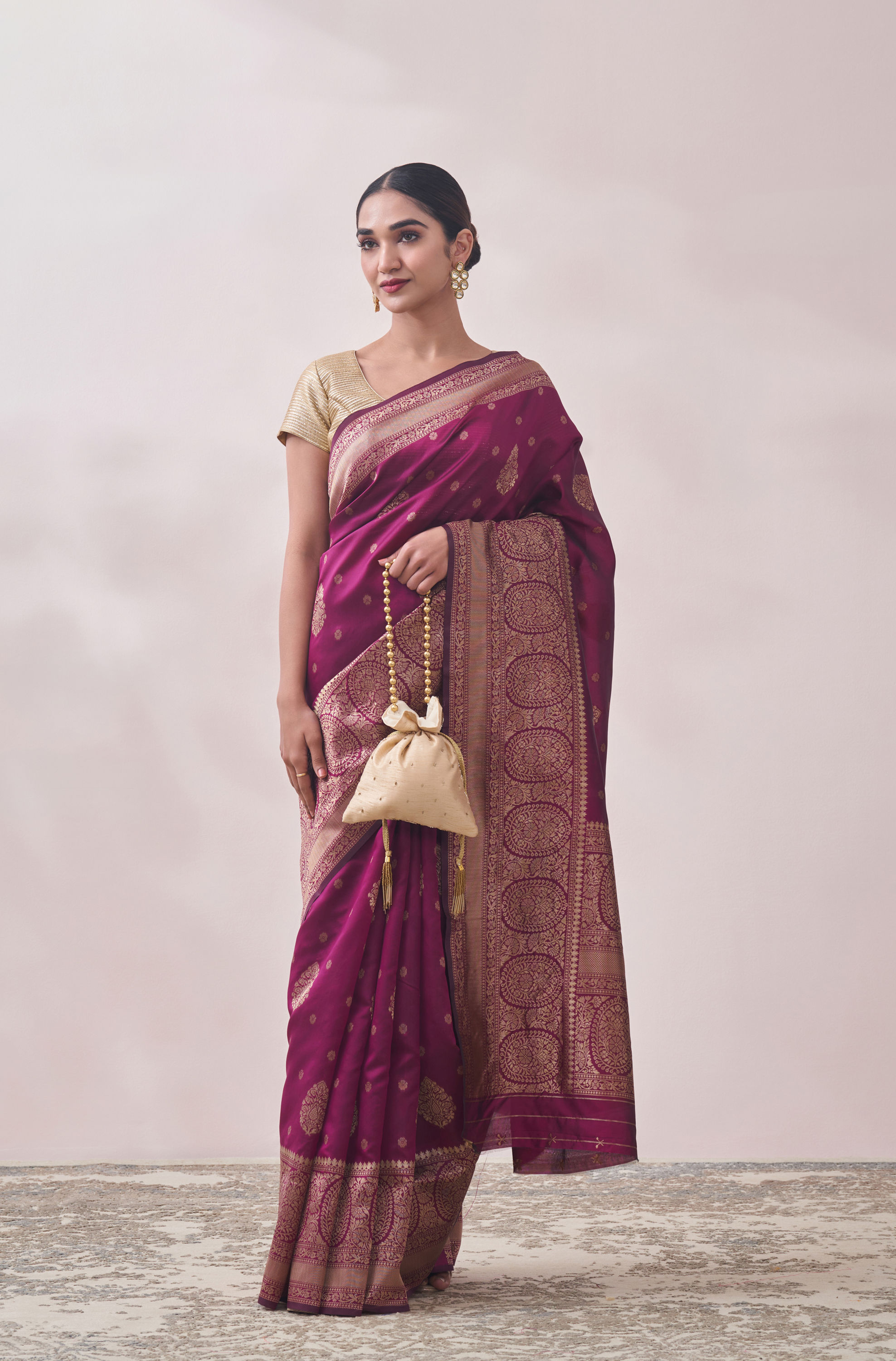 Mohey Women Plum Self Design Saree