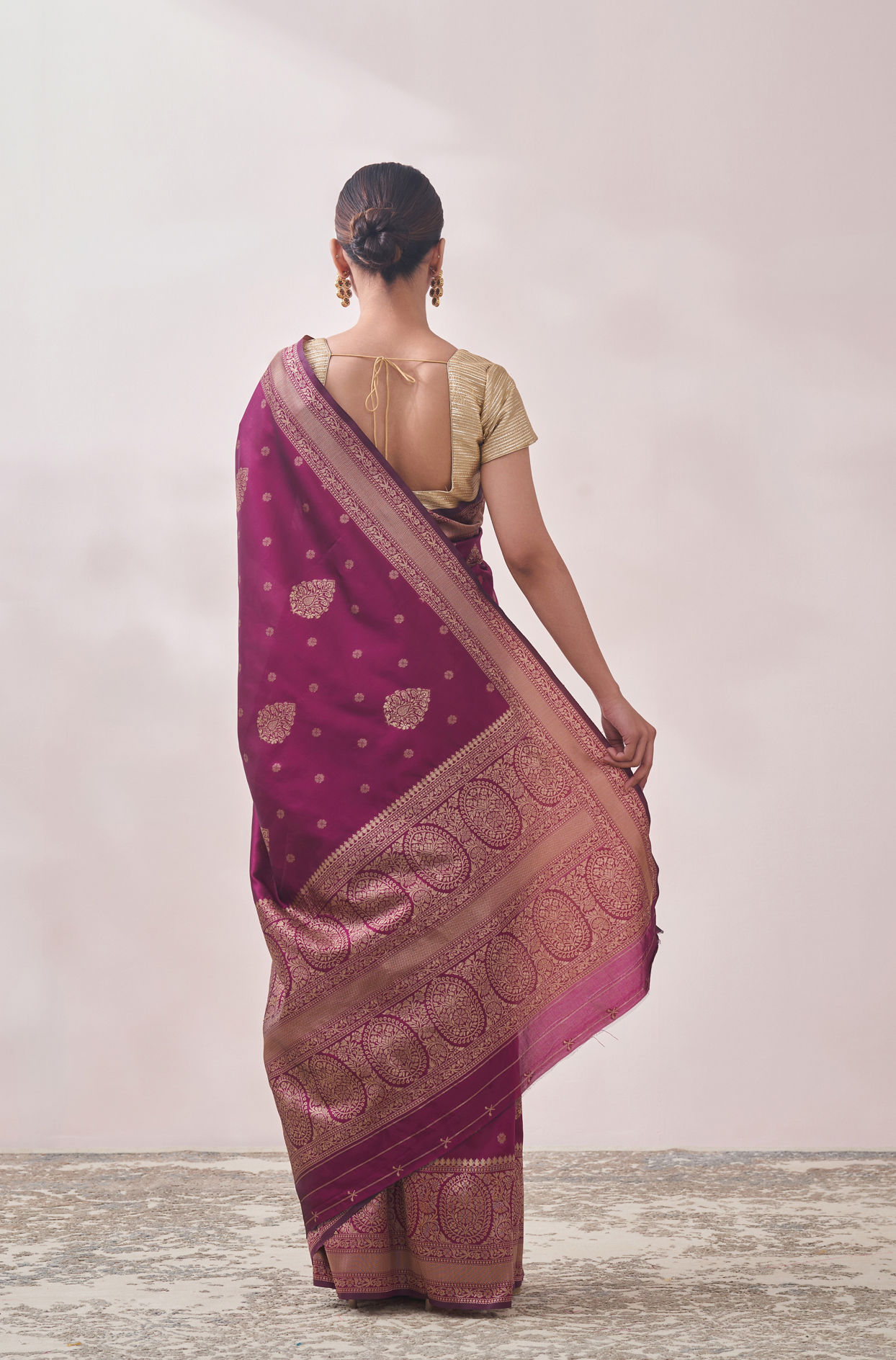 Mohey Women Plum Self Design Saree