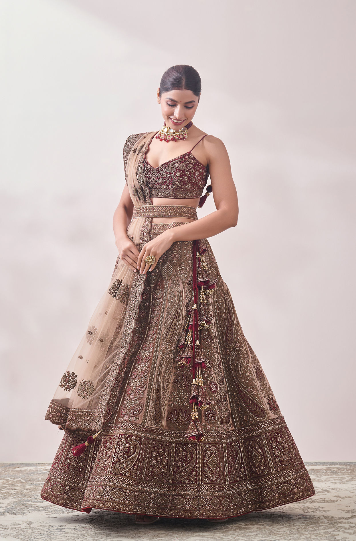 alt message - Mohey Women Fawn Paisley Patterned Bridal Lehenga image number 2