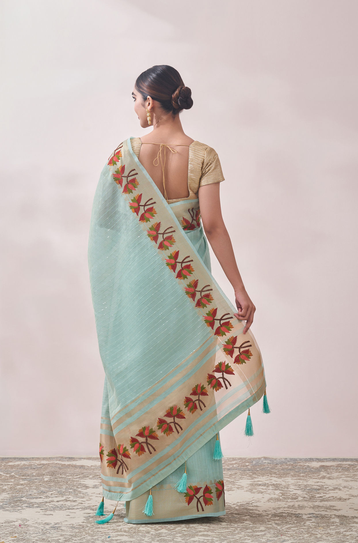 Mohey Women Light Blue Self Design Saree