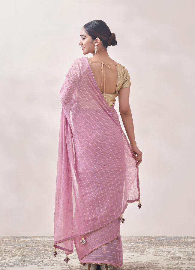 alt message - Mohey Women Classy Purple Patterned Saree image number 2