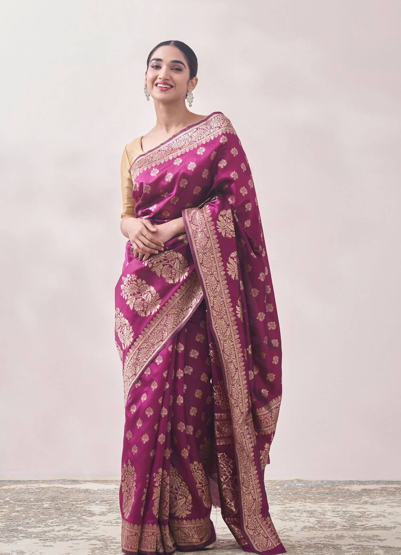 Mohey Women Berry Wine Patterned Saree