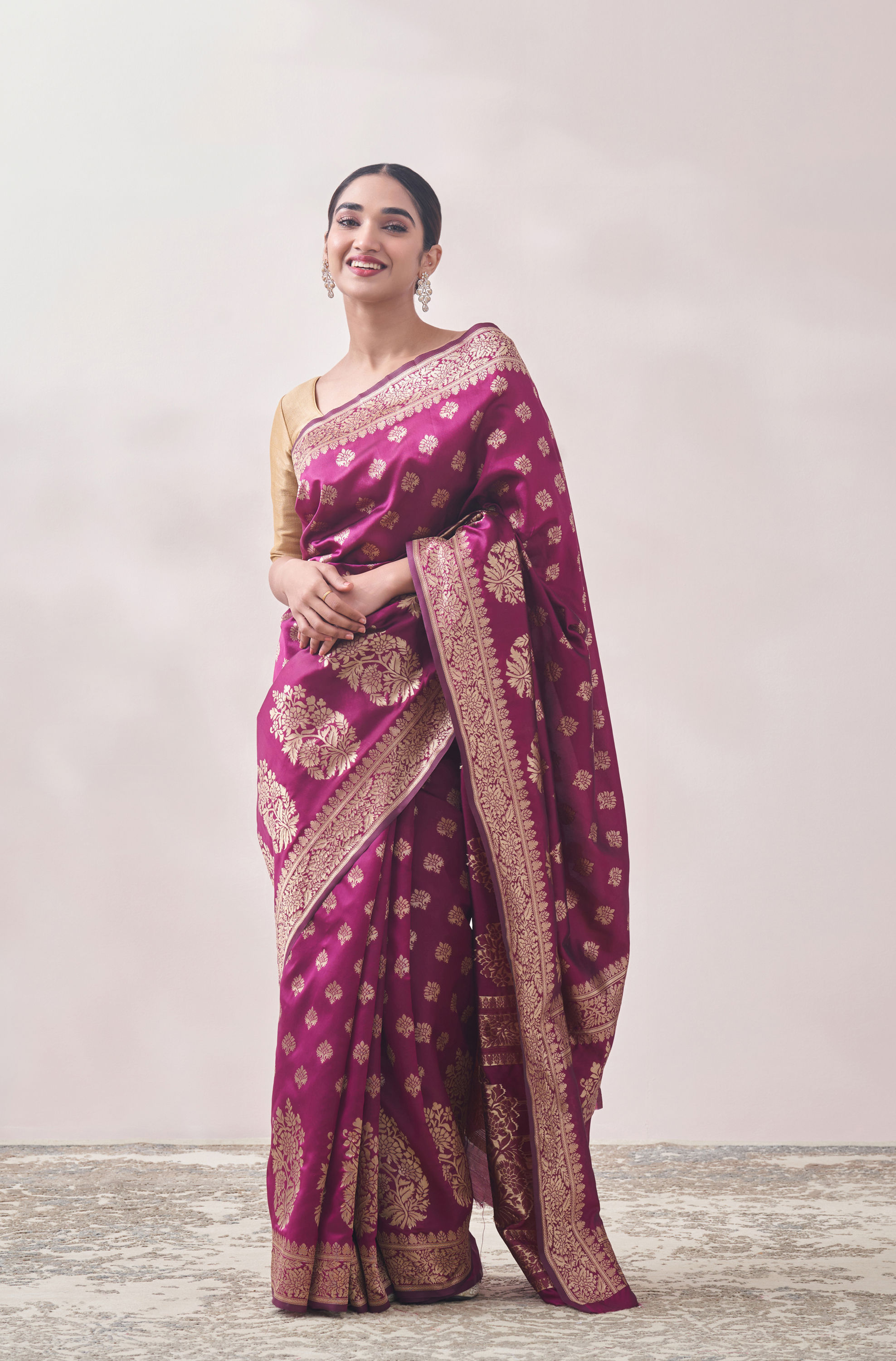 Mohey Women Berry Wine Patterned Saree