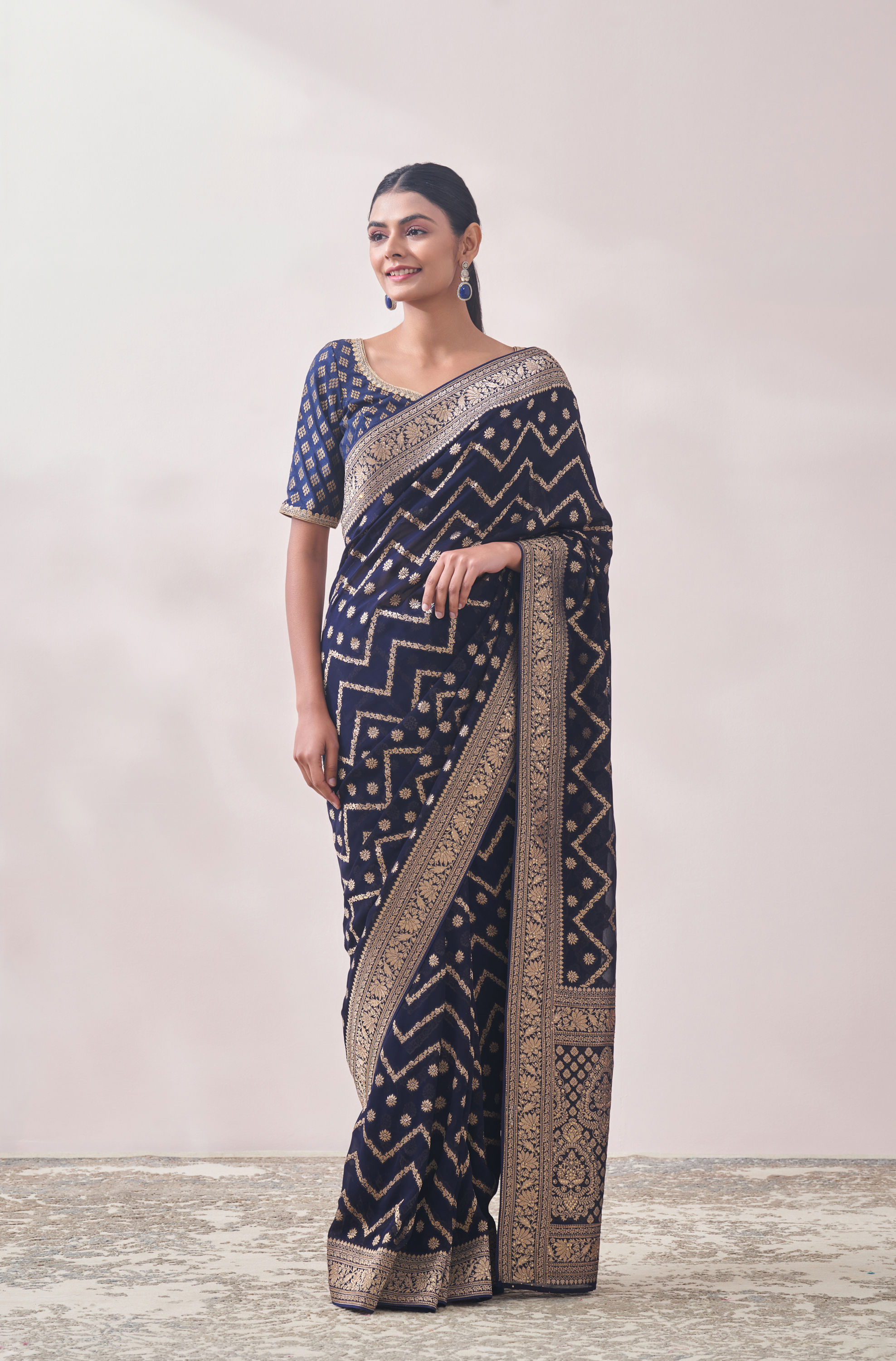 Mohey Women Navy Blue Zari Weaved Saree
