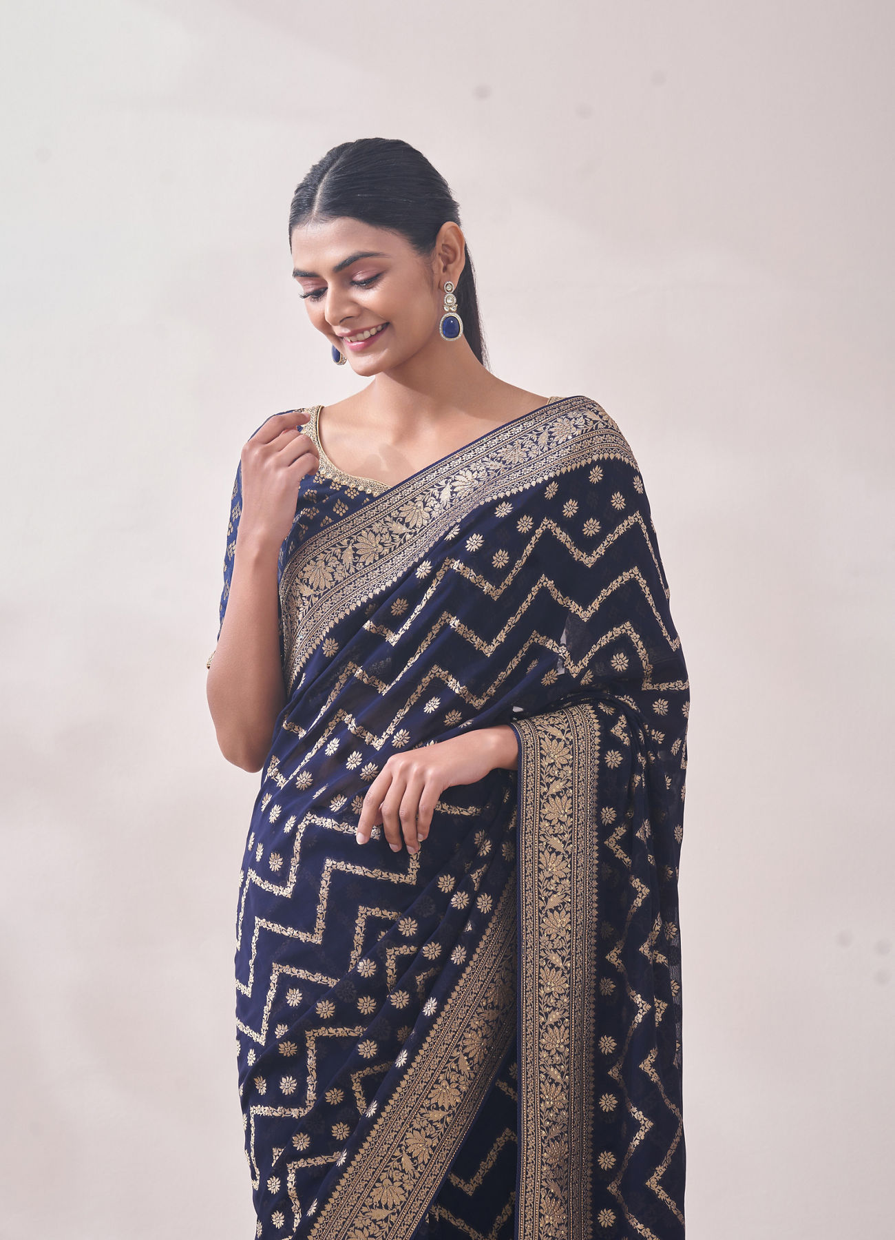 Mohey Women Navy Blue Zari Weaved Saree