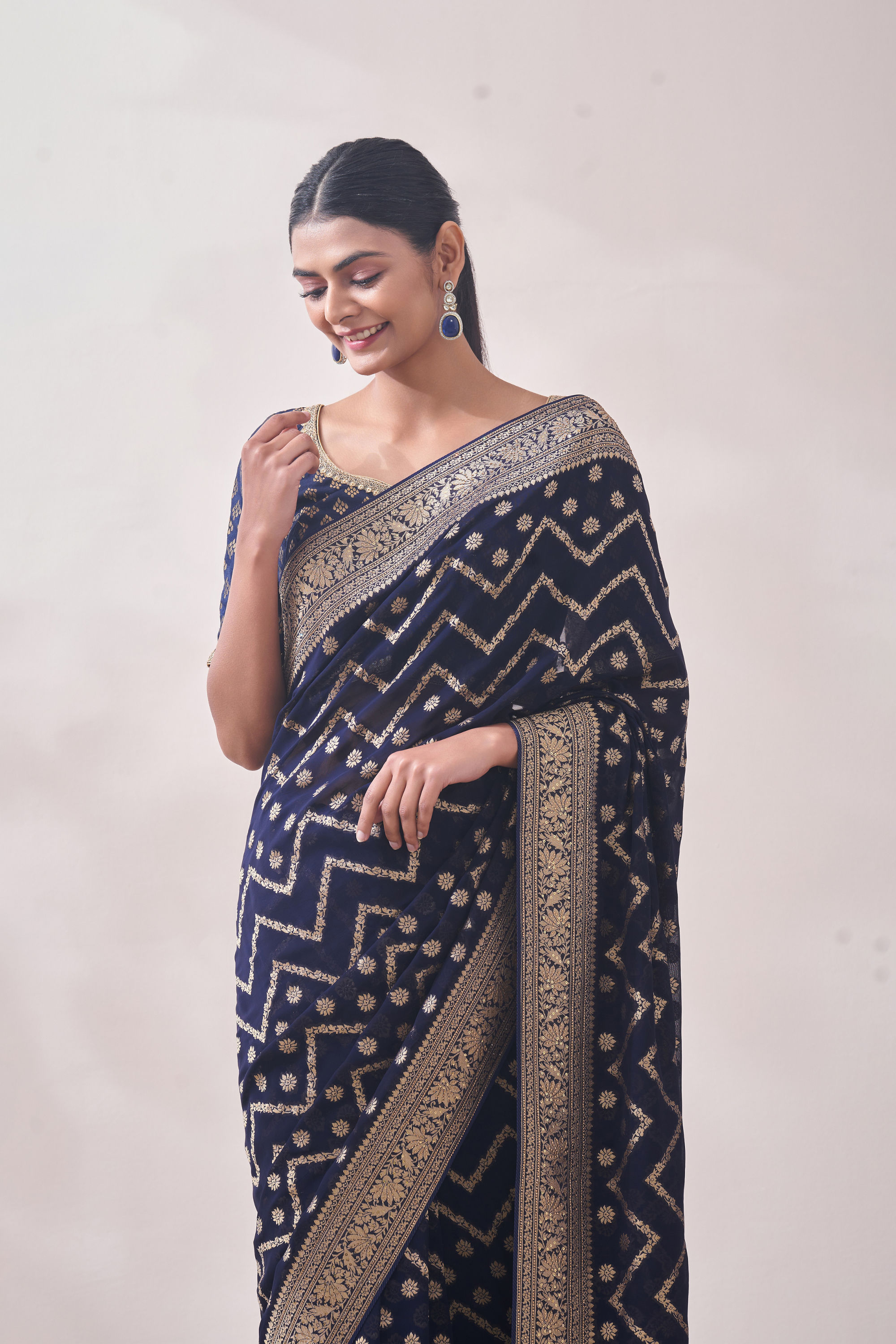 Mohey Women Navy Blue Zari Weaved Saree