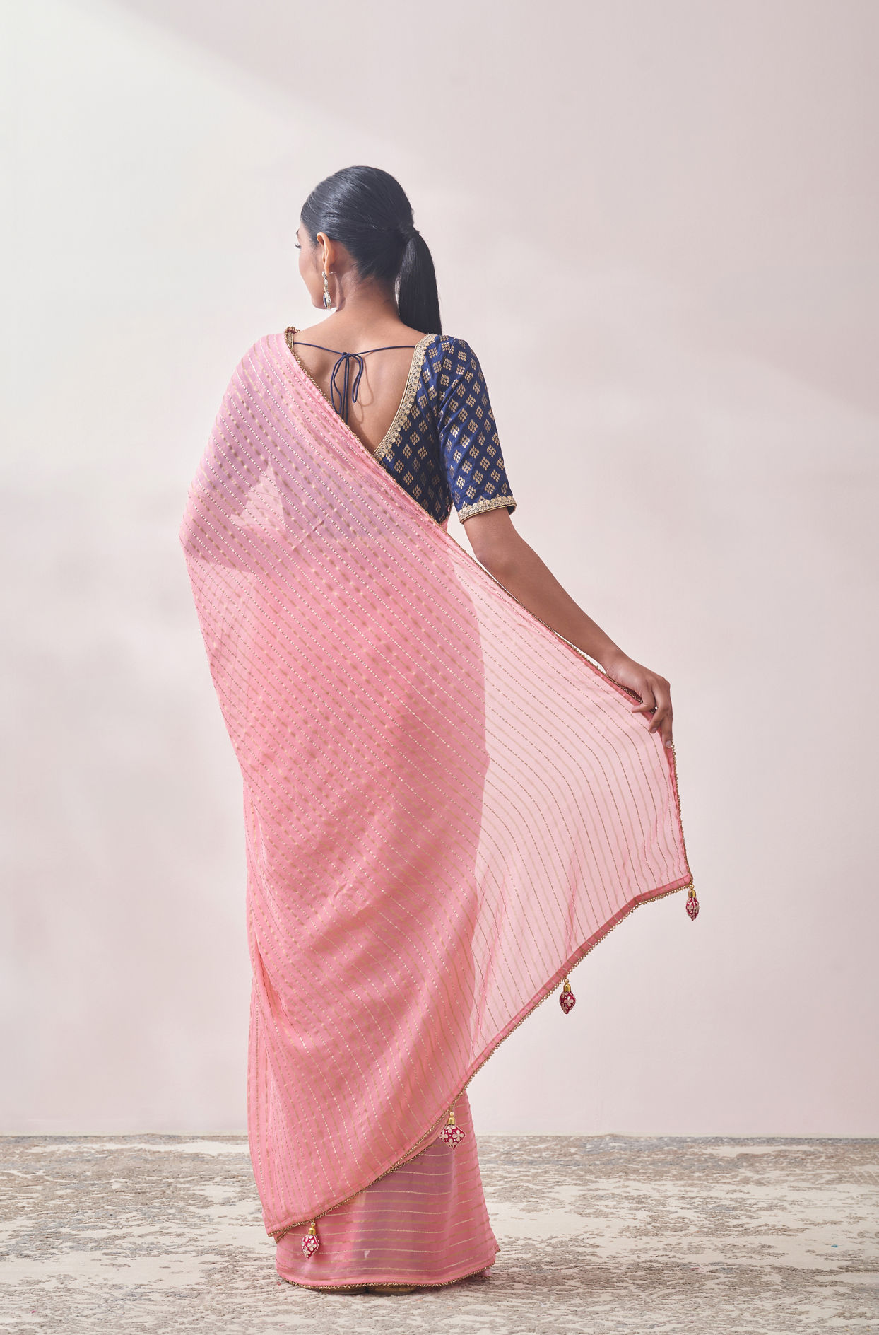 Mohey Women Pink with Golden Motif Patterned Saree