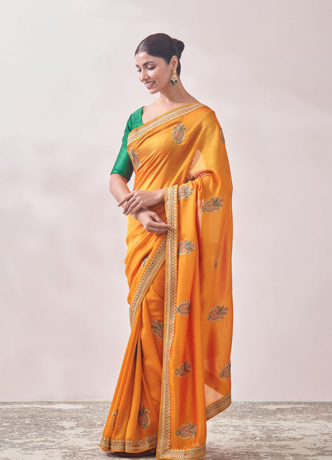 alt message - Mohey Women Mustard Yellow Saree image number 3