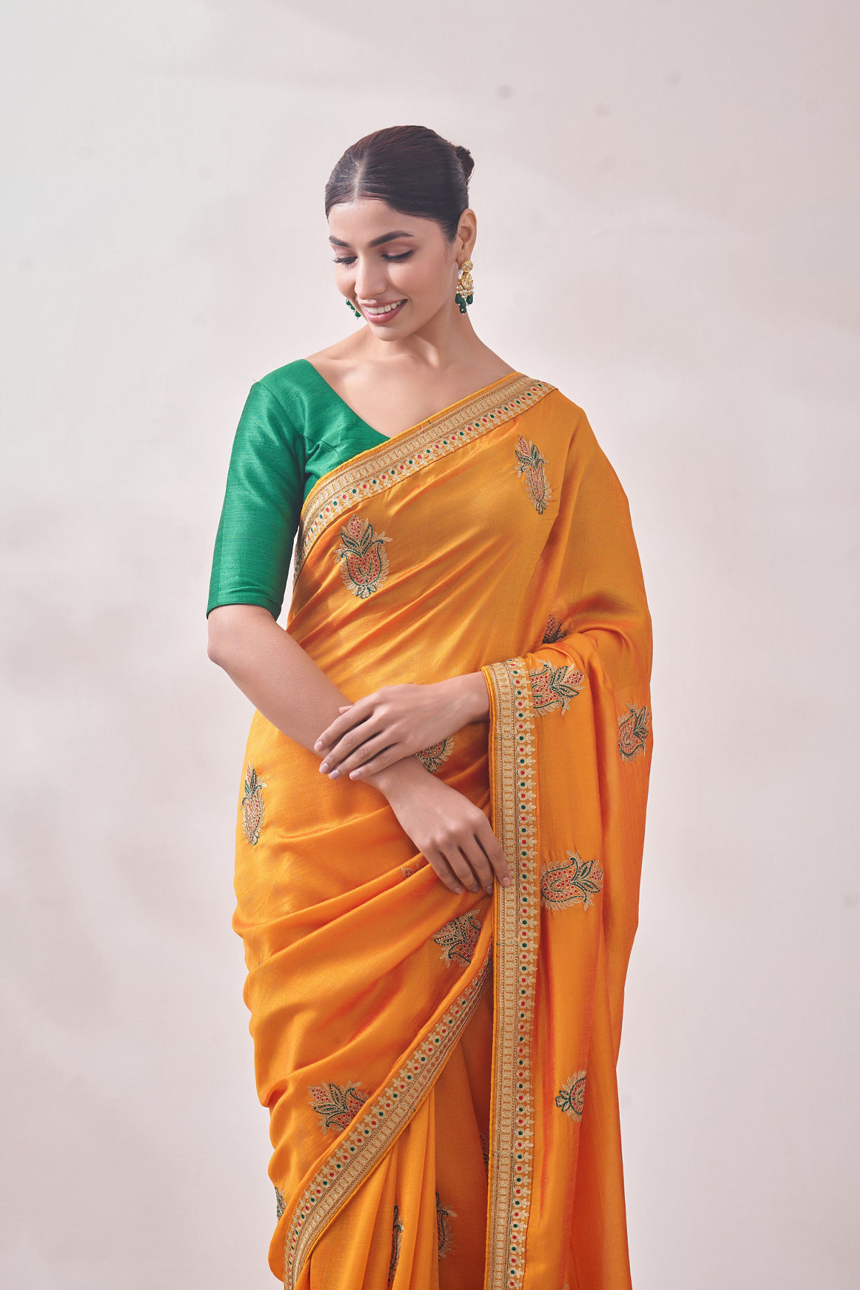 alt message - Mohey Women Mustard Yellow Saree image number 1