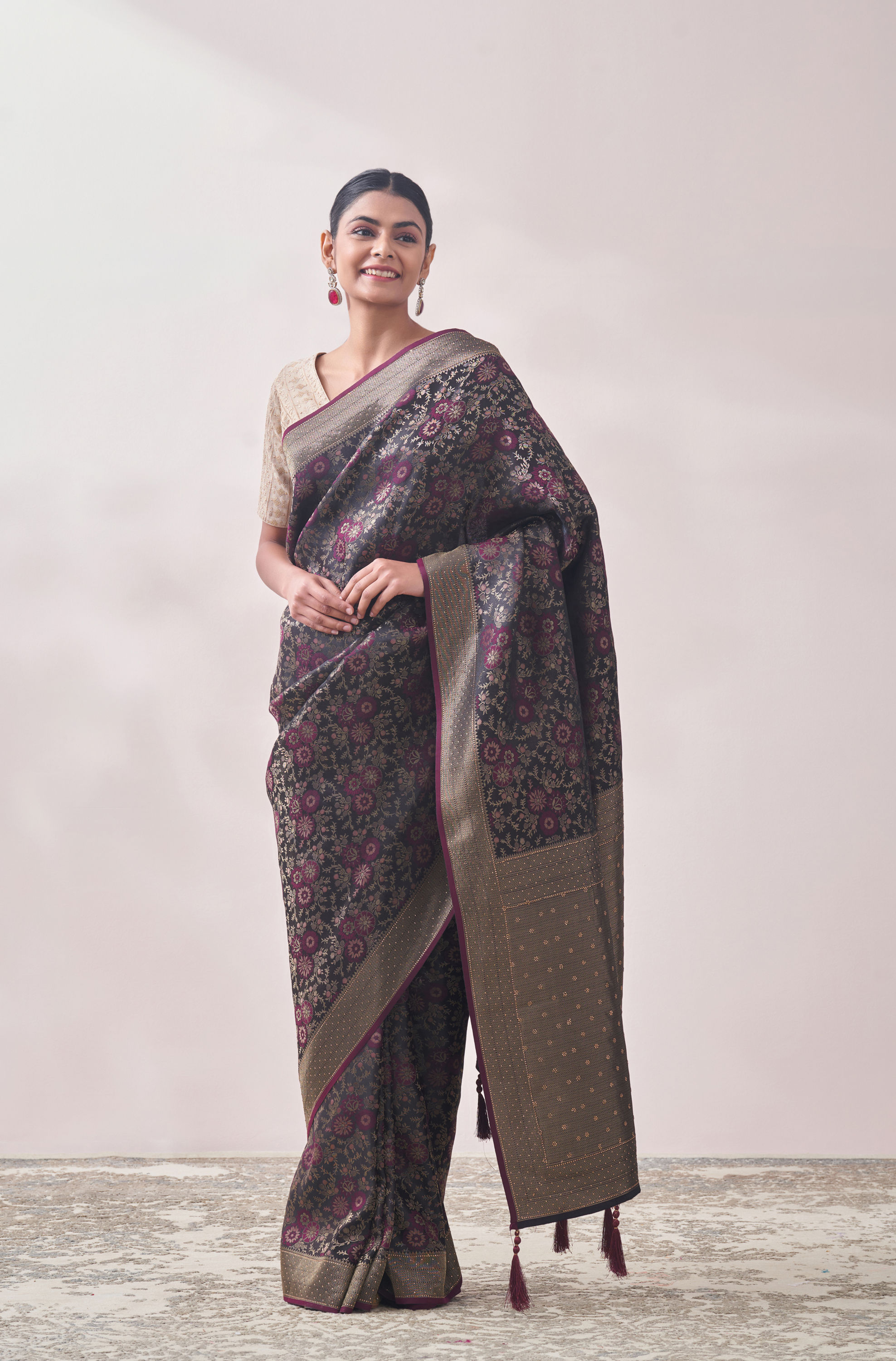 Mohey Women Royal Wine Patterned Saree