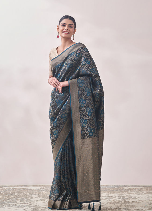 alt message - Mohey Women Teal Blue Floral Print Saree image number 3