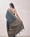 alt message - Mohey Women Teal Blue Floral Print Saree image number 2