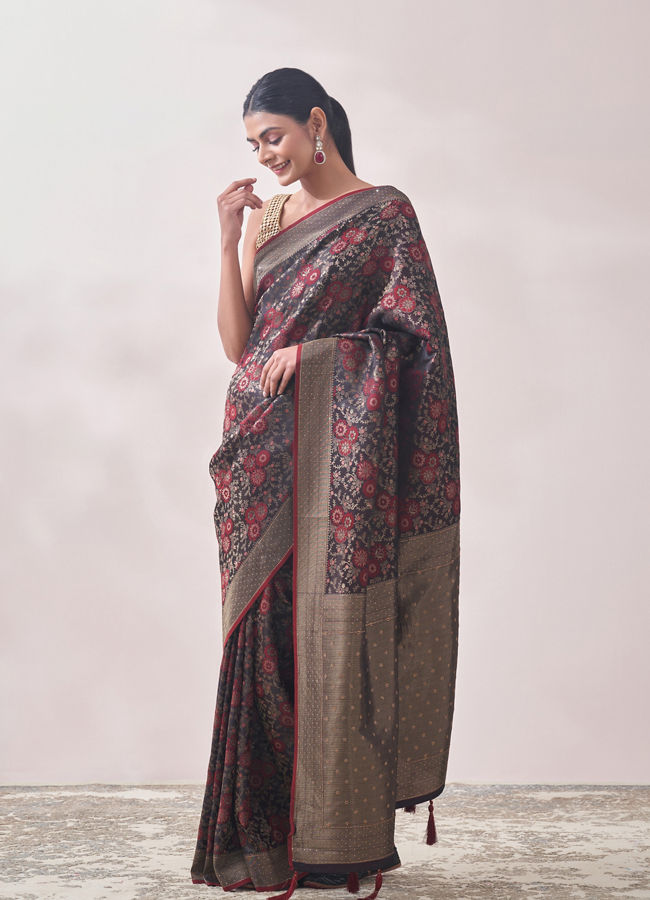 alt message - Mohey Women Maroon Floral Print Saree image number 3