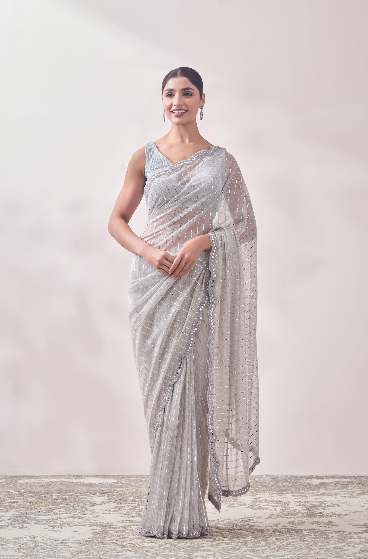 alt message - Mohey Women Smoke Grey Mirror Work Saree image number 0