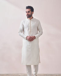 Manyavar Men Warm White Solid Kurta Set with Embroidered Collar