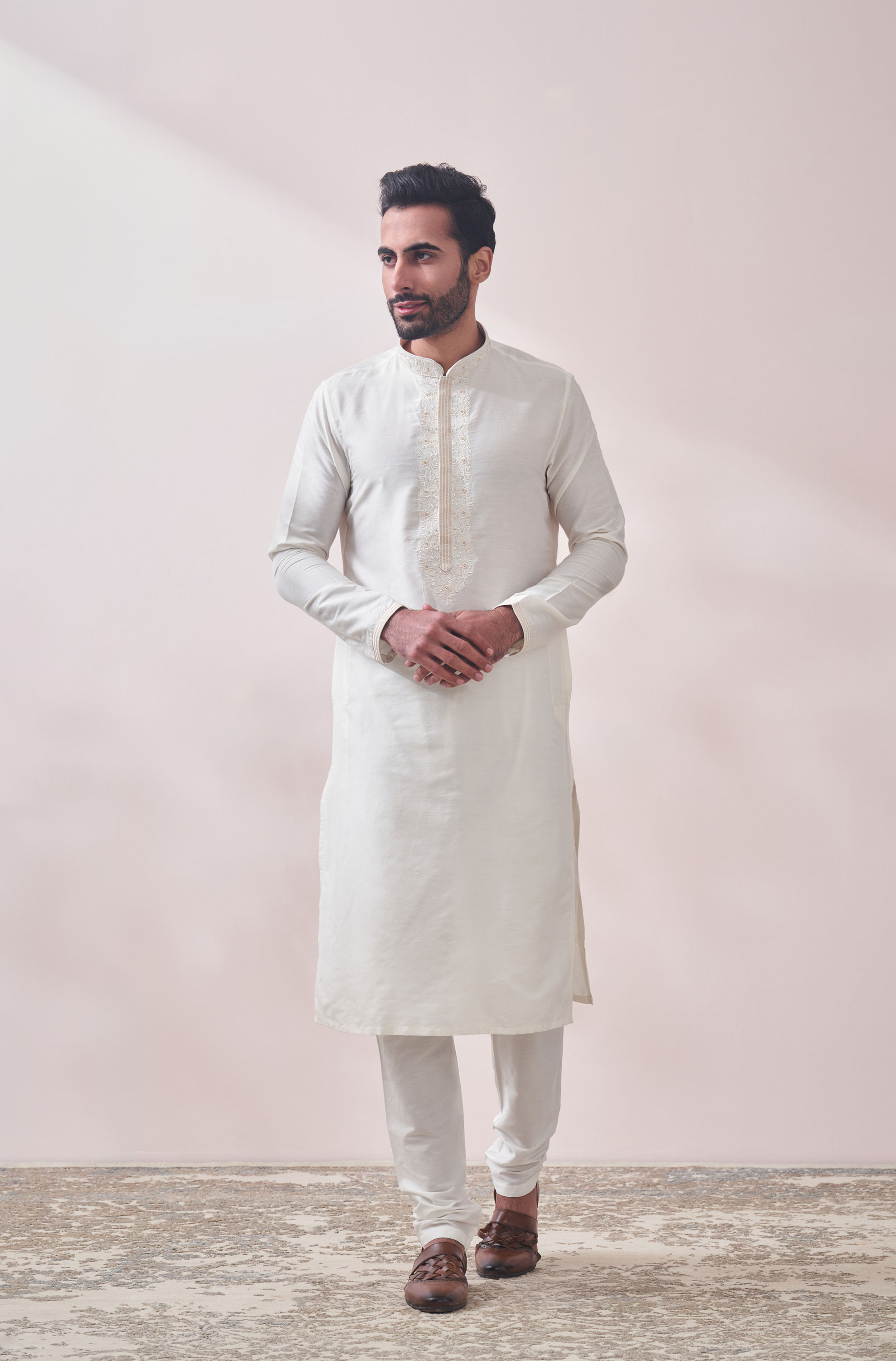 Manyavar Men Warm White Solid Kurta Set with Embroidered Collar