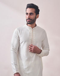 Manyavar Men Warm White Solid Kurta Set with Embroidered Collar