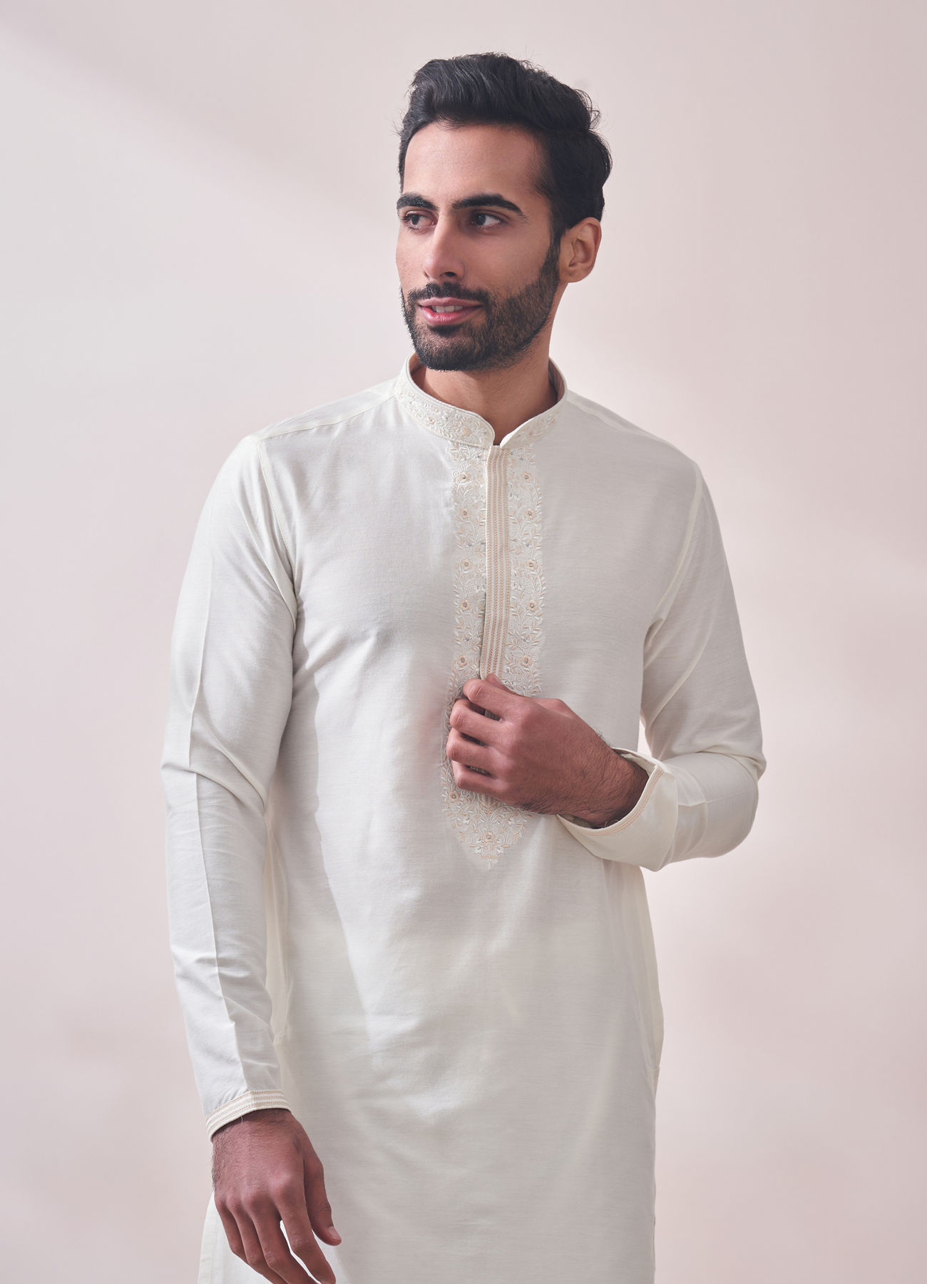 Manyavar Men Warm White Solid Kurta Set with Embroidered Collar