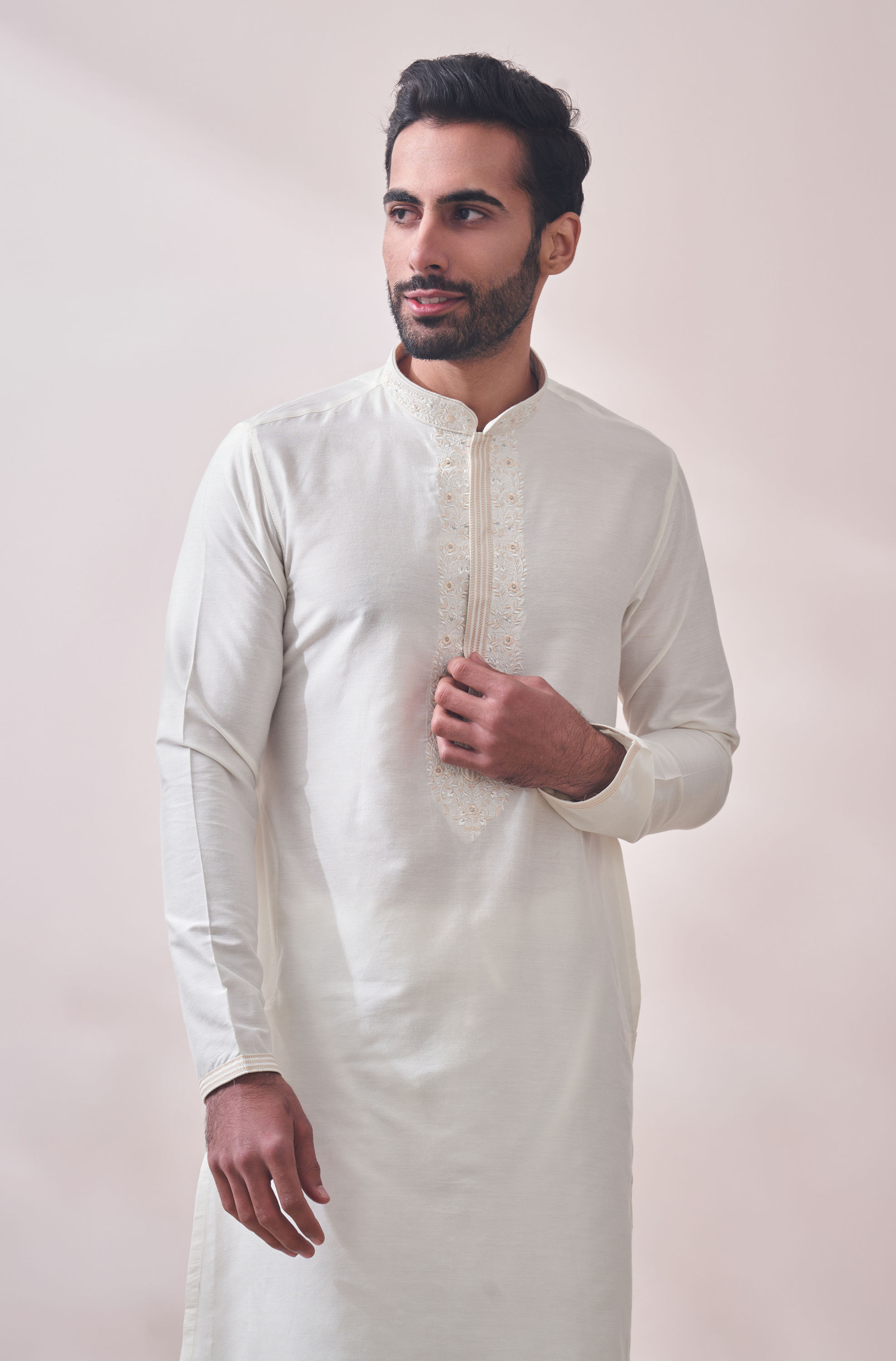 Manyavar Men Warm White Solid Kurta Set with Embroidered Collar