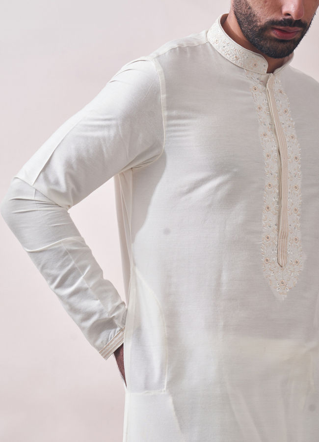 Manyavar Men Warm White Solid Kurta Set with Embroidered Collar