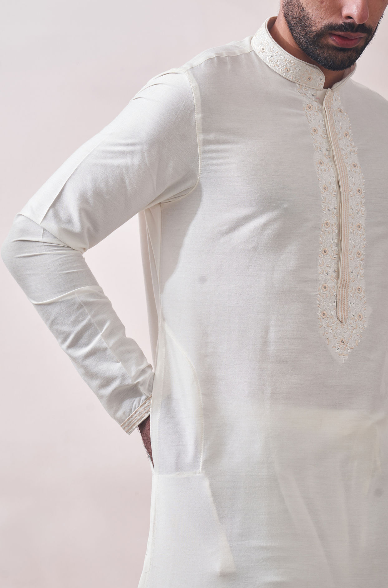 Manyavar Men Warm White Solid Kurta Set with Embroidered Collar
