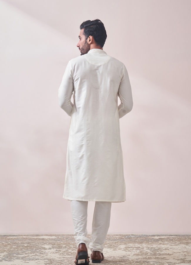 Manyavar Men Warm White Solid Kurta Set with Embroidered Collar