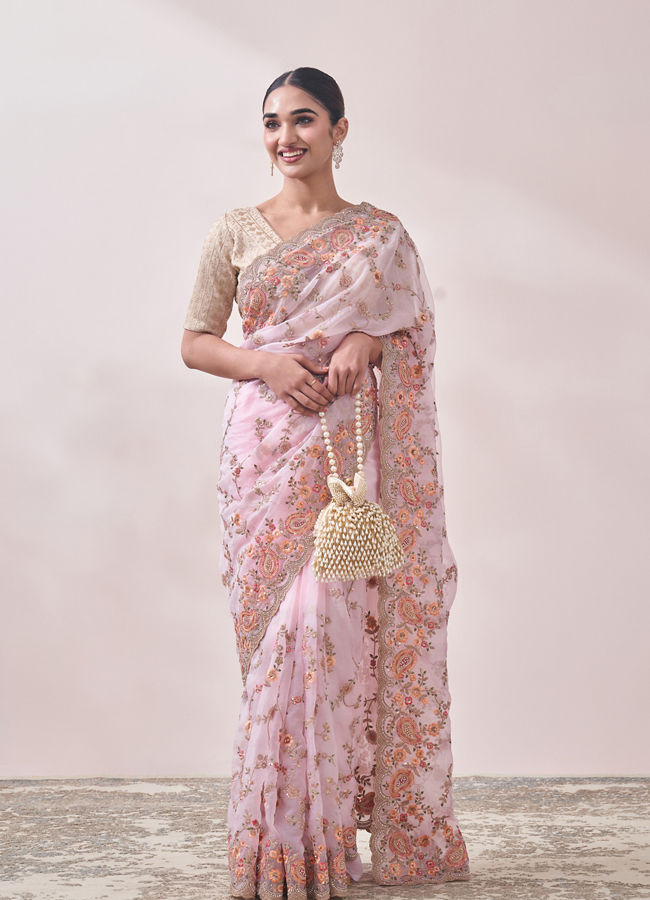 alt message - Mohey Women Light Pink Floral Embroidered Saree image number 0