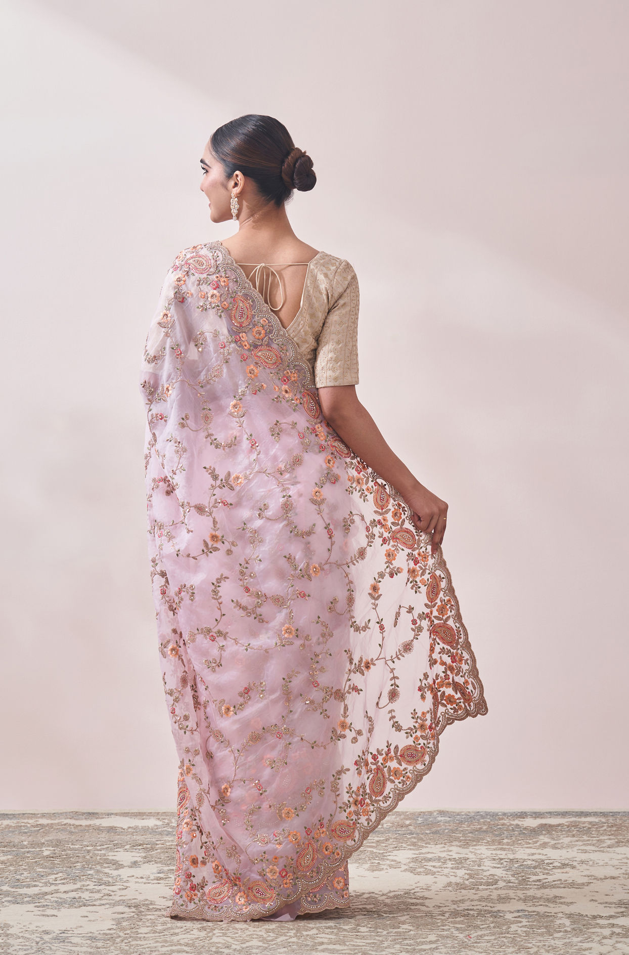 Mohey Women Light Pink Floral Embroidered Saree