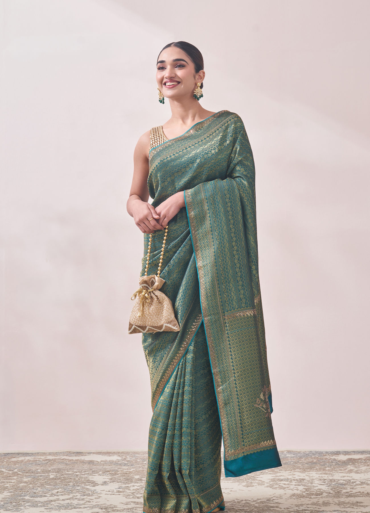 Mohey Women Teal Blue Patterned Saree