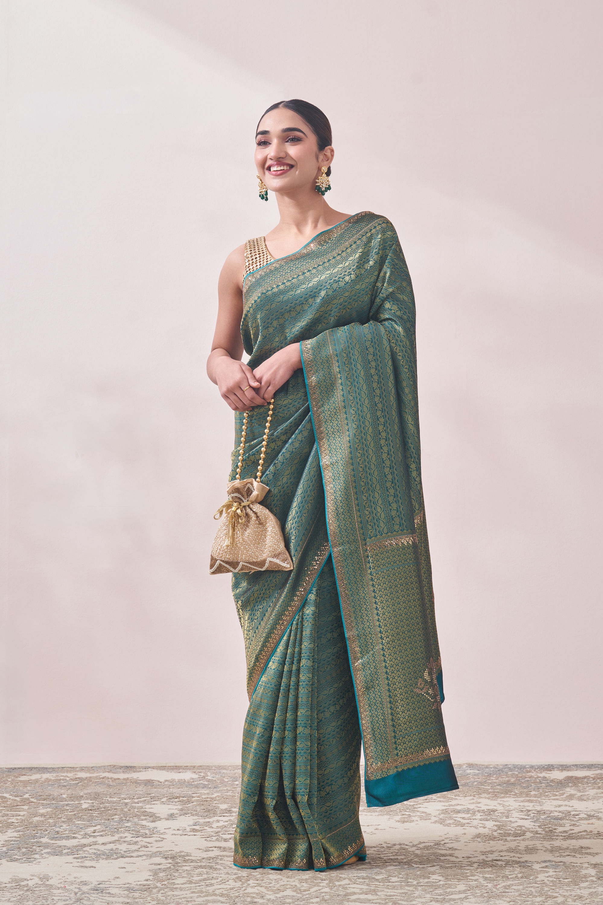 Mohey Women Teal Blue Patterned Saree